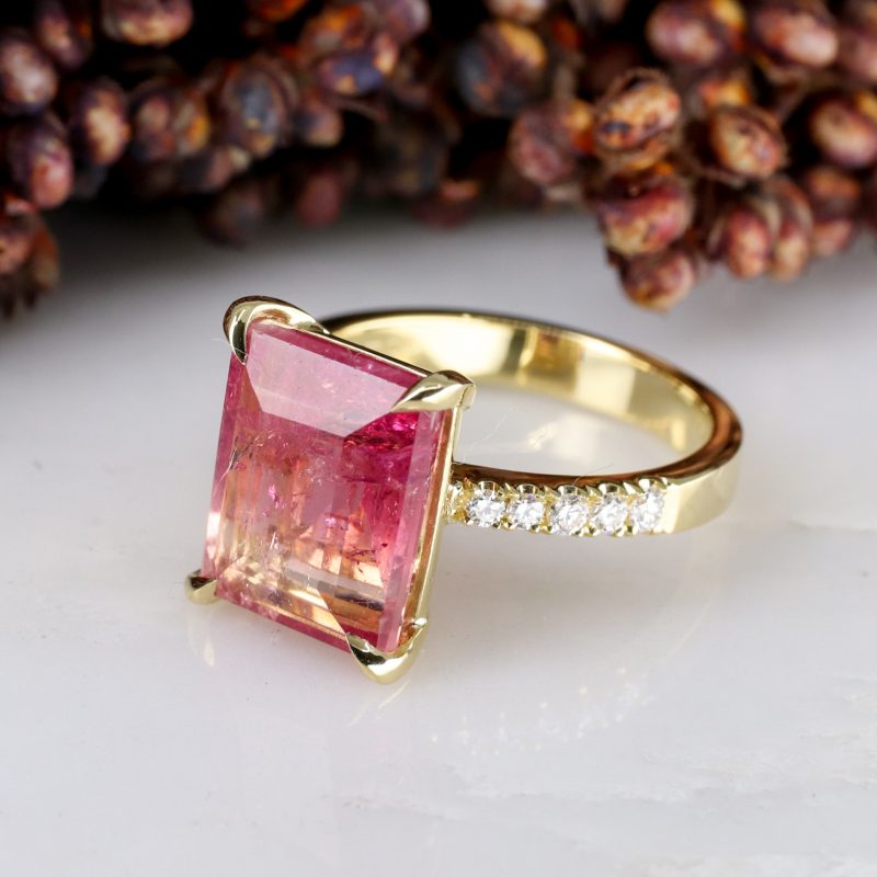 18ct yellow gold sunset tourmaline ring with white diamond shoulders