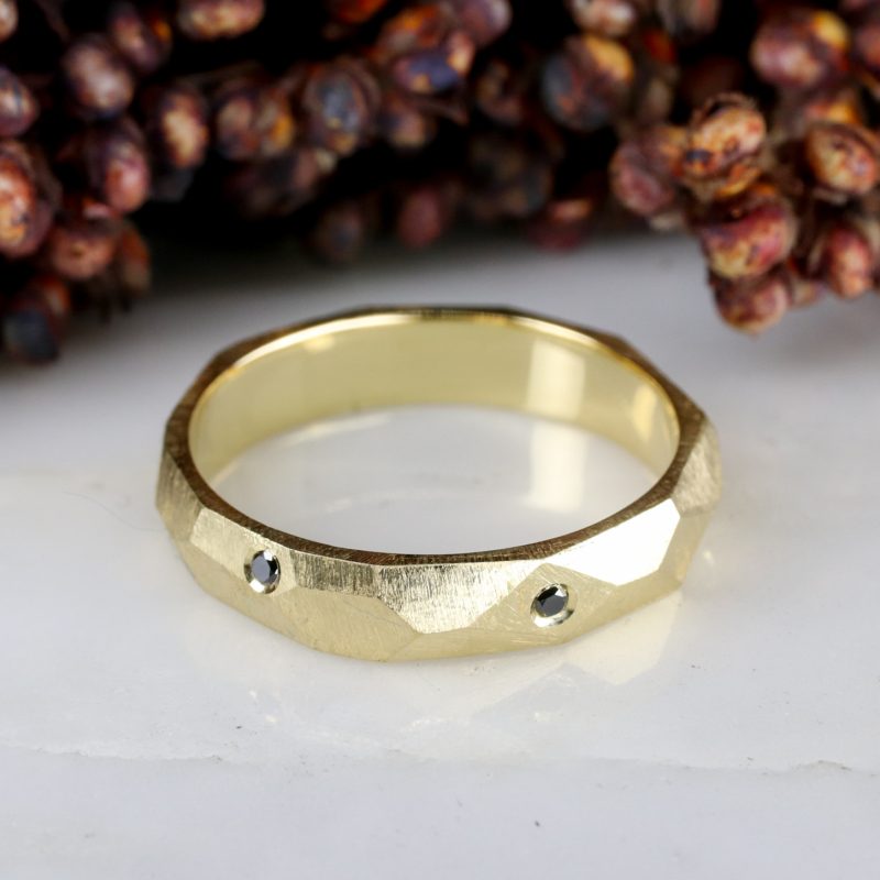 18ct yellow gold brighton rocks wedding ring with black diamond detail