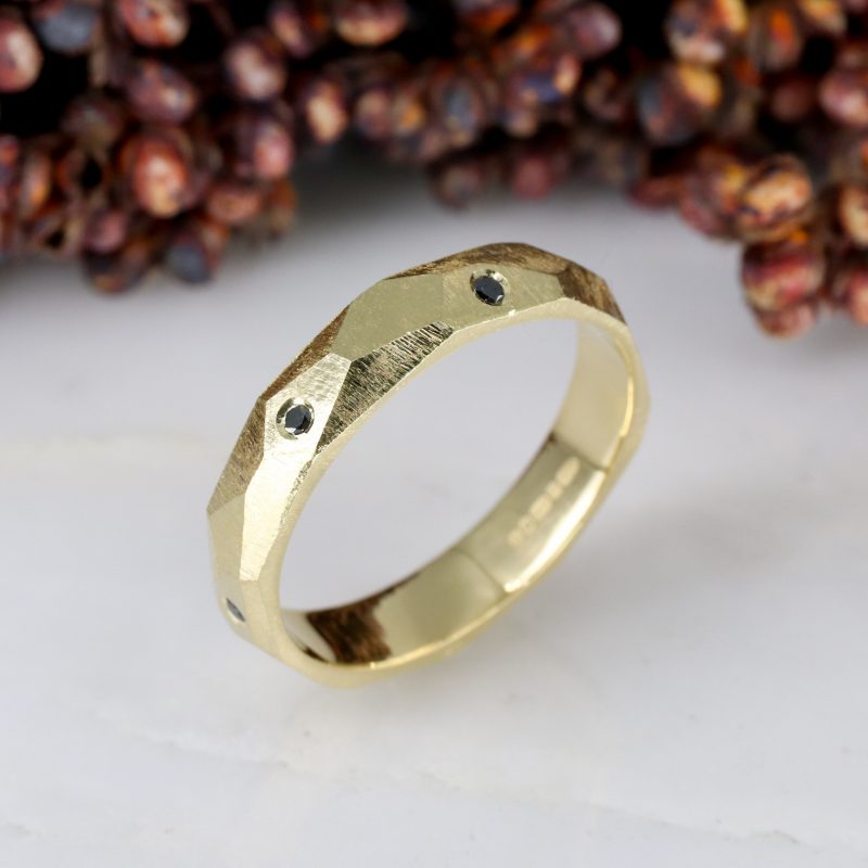 18ct yellow gold brighton rocks wedding ring with black diamond detail