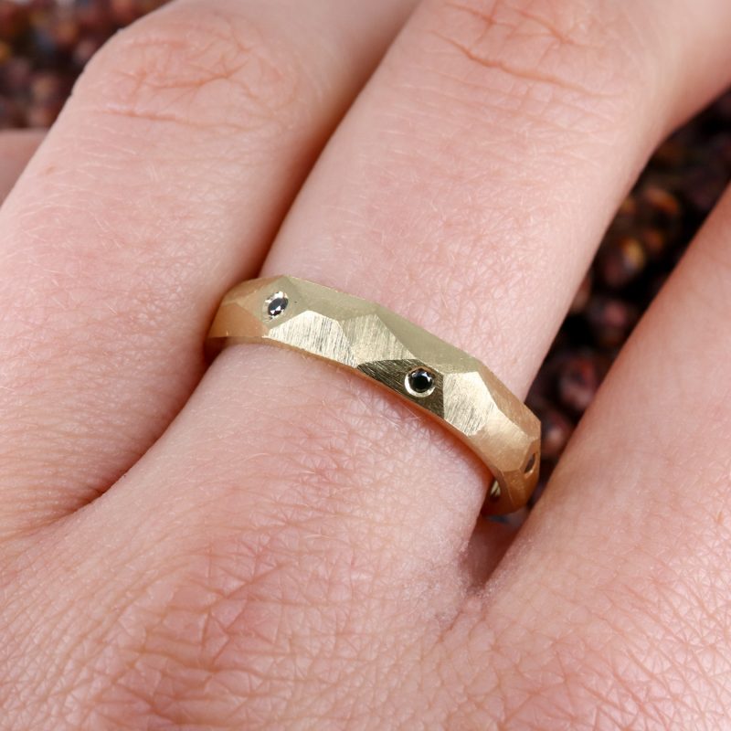 18ct yellow gold brighton rocks wedding ring with black diamond detail