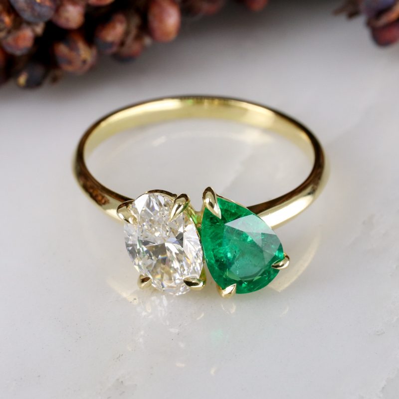 18ct yellow gold lab grown diamond and emerald toi et moi ring