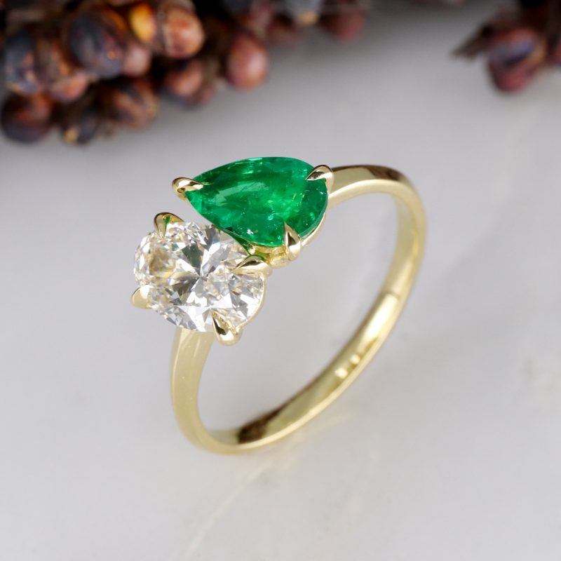 18ct yellow gold lab grown diamond and emerald toi et moi ring