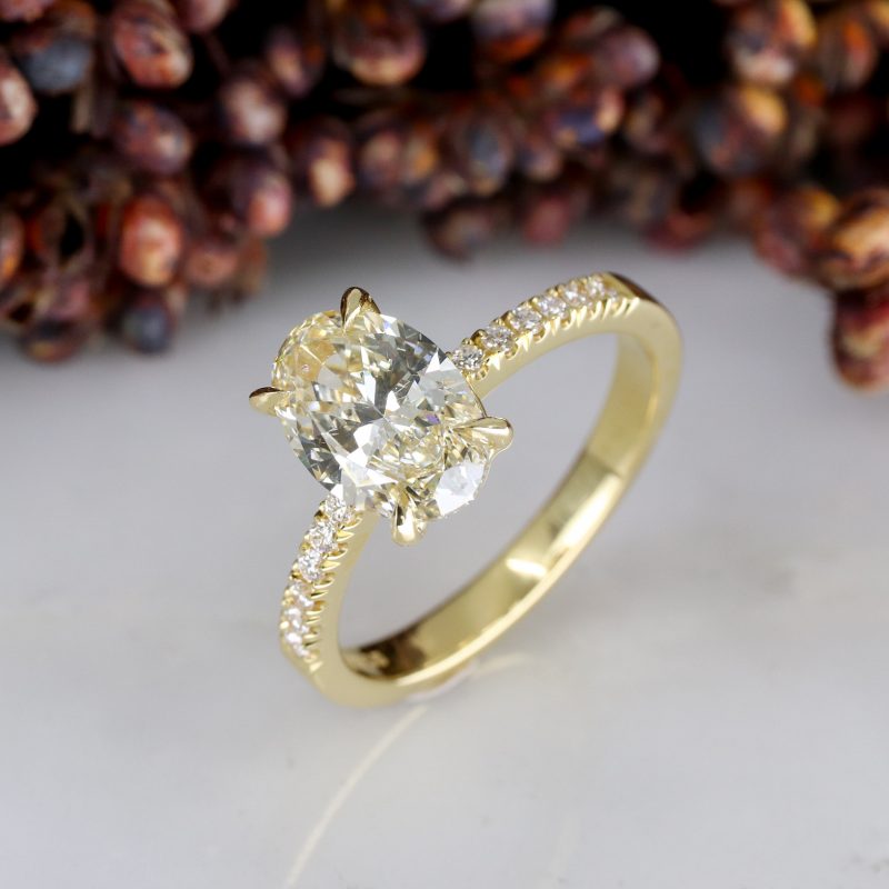 18ct yellow gold 1.51ct oval pale yellow diamond rise ring