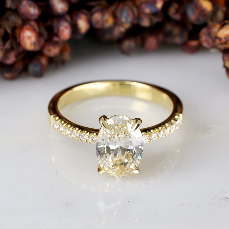 18ct yellow gold 1.51ct oval pale yellow diamond rise ring