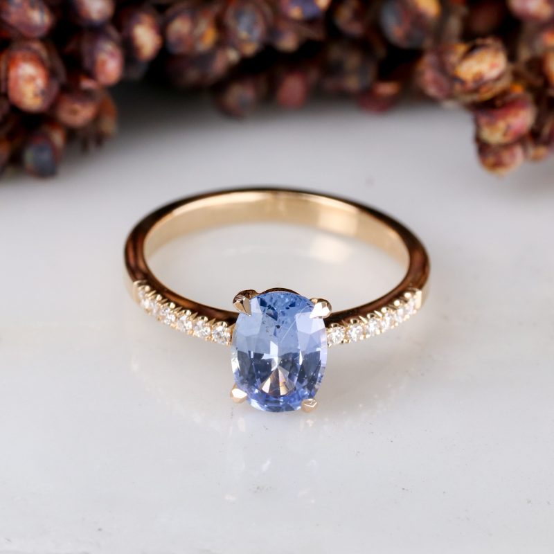 18ct rose gold cornflower blue sapphire rise ring with white diamond shoulders