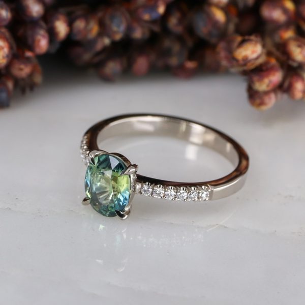 18ct white gold green sapphire rise ring with white diamond shoulders