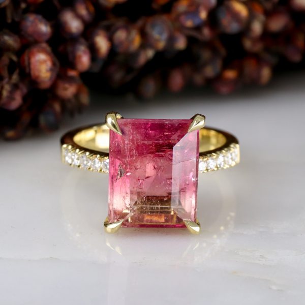 18ct yellow gold sunset tourmaline ring with white diamond shoulders