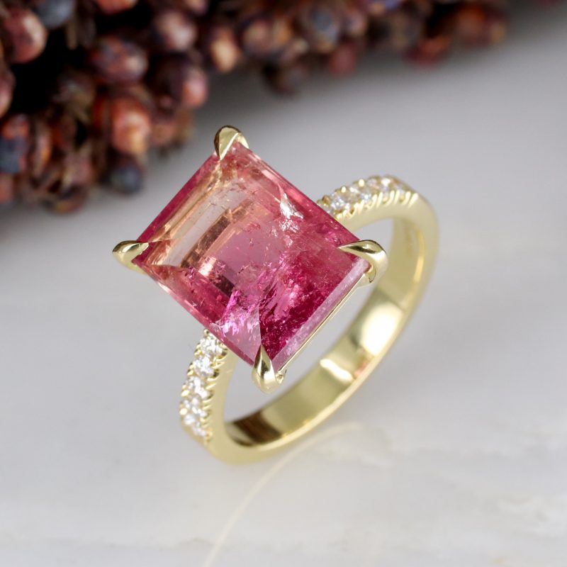 18ct yellow gold sunset tourmaline ring with white diamond shoulders