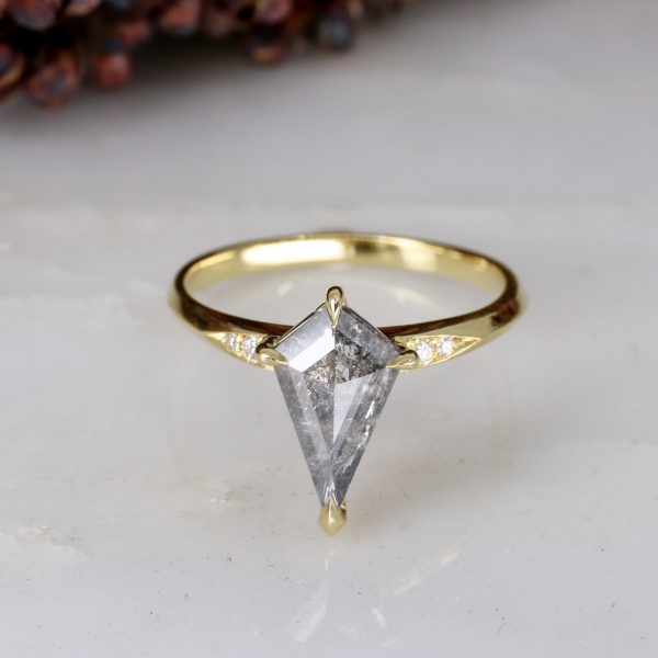 18ct yellow gold 1.08ct kite shape salt and pepper diamond mini coco ring