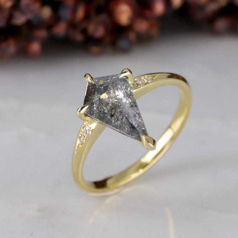 18ct yellow gold 1.08ct kite shape salt and pepper diamond mini coco ring