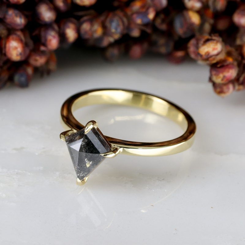 18ct yellow gold kite shape salt and pepper diamond rise ring