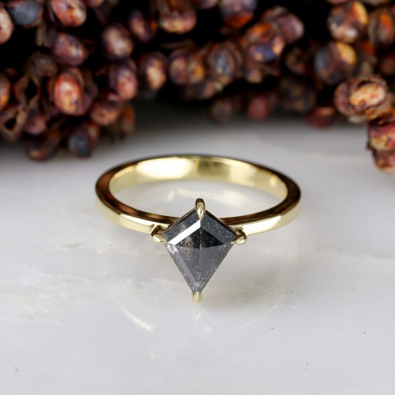 18ct yellow gold kite shape salt and pepper diamond rise ring