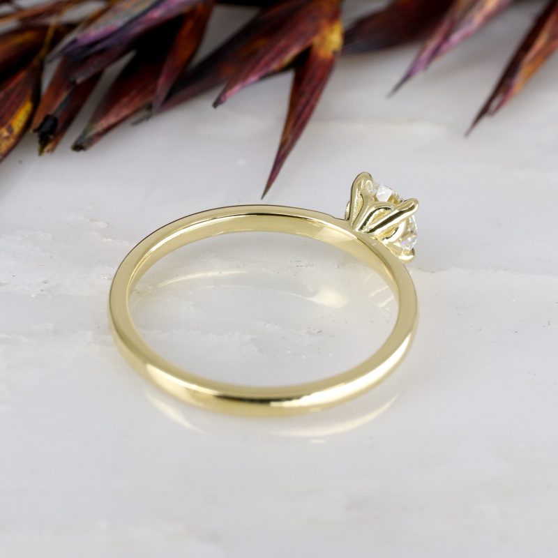18ct yellow gold tulip ring with 0.57ct lab grown diamond