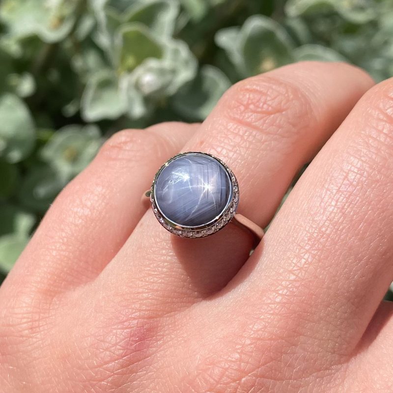 18ct white gold star sapphire ring with white diamond halo