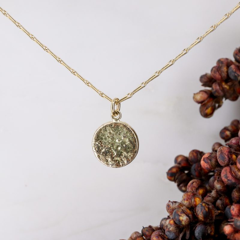 9ct yellow gold small molten disc pendant