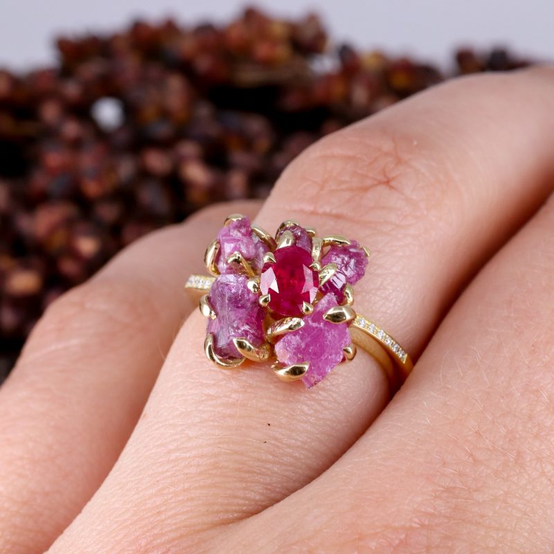 18ct yellow gold rough ruby cluster ring