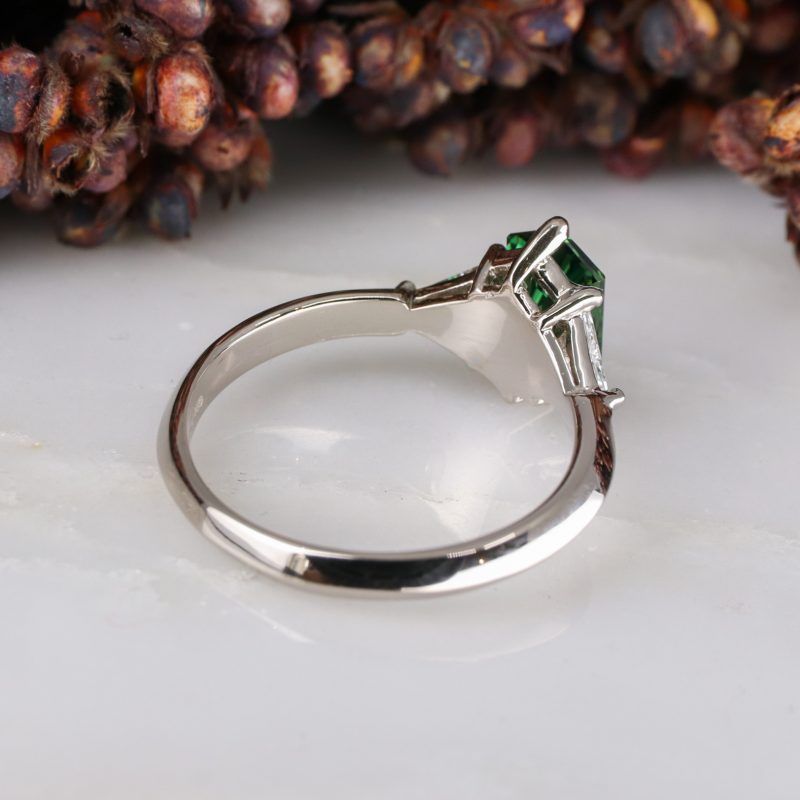 18ct white gold green sapphire hexagon and white diamond trilogy ring