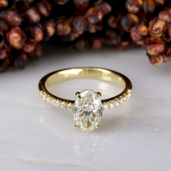 18ct yellow gold 1.30ct oval pale yellow diamond rise ring