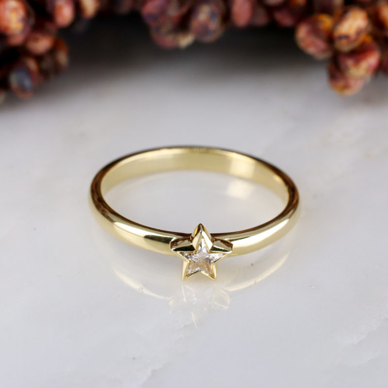 18ct yellow gold fine star diamond ring