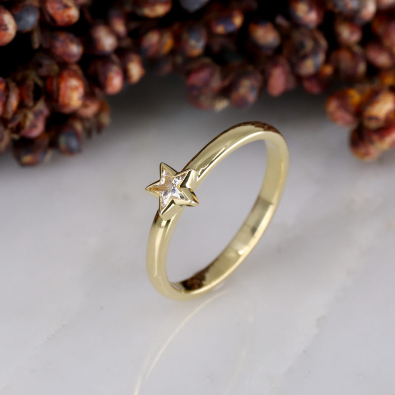18ct yellow gold fine star diamond ring