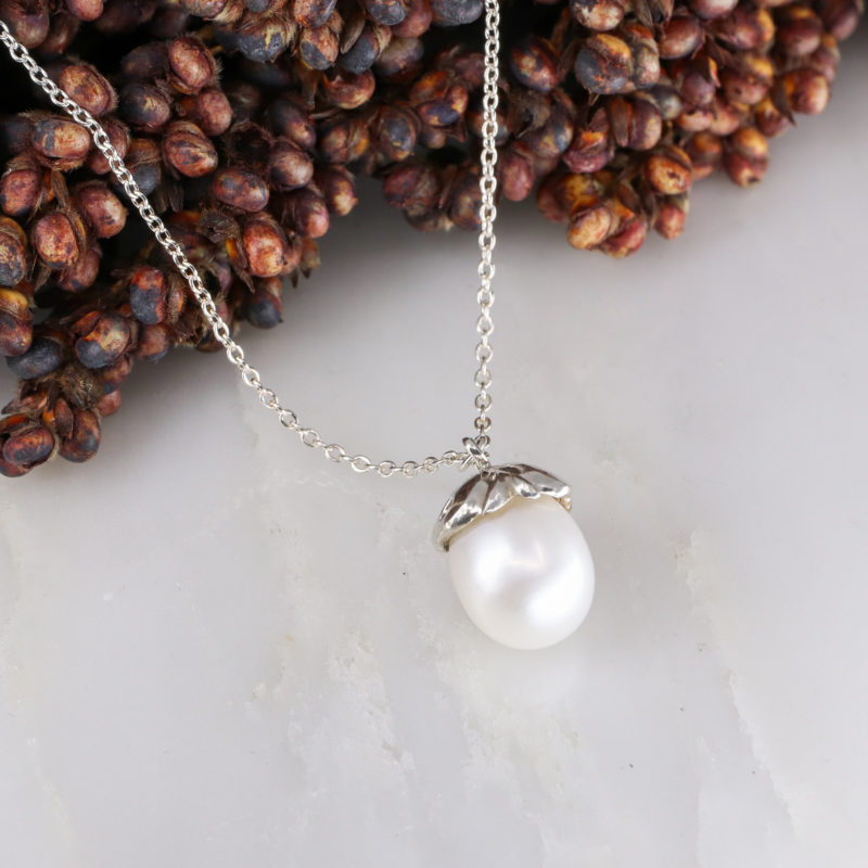 Silver woodland pearl pendant