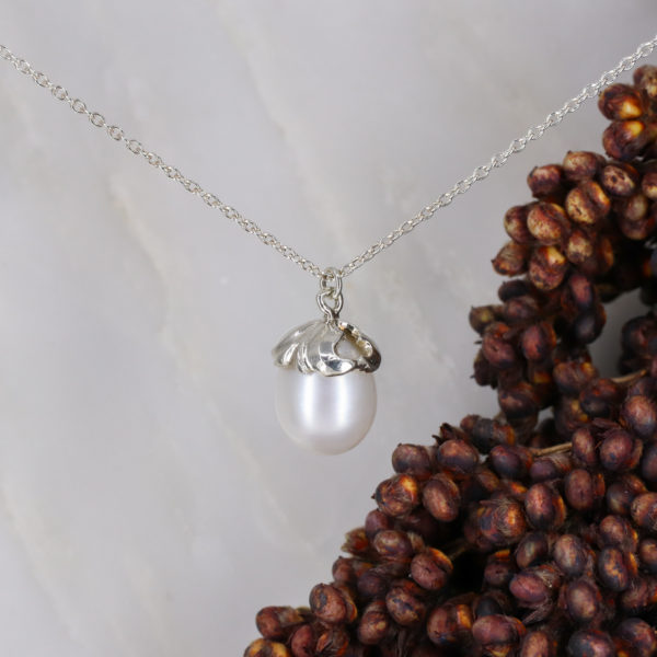Silver woodland pearl pendant