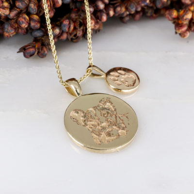 Custom pendant with lioness engraving Custom pendant with lioness engraving
