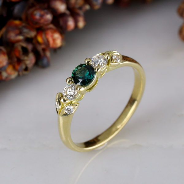 18ct yellow gold mini rose and thorn trilogy ring