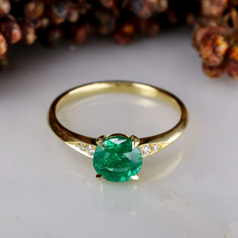 Mini coco - 18Y solitaire with 0.90ct round emerald centre and white diamond sides-1