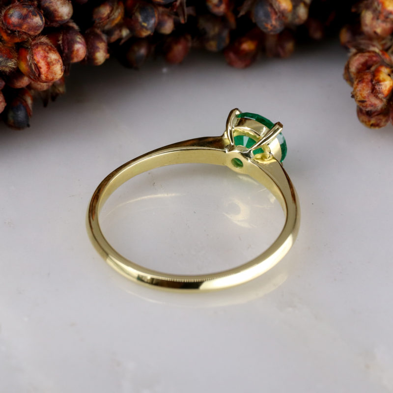 Mini coco - 18Y solitaire with 0.90ct round emerald centre and white diamond sides-3