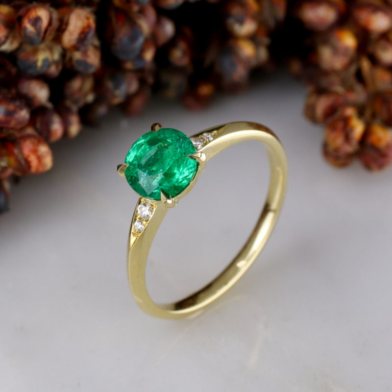 Mini coco - 18Y solitaire with 0.90ct round emerald centre and white diamond sides-4
