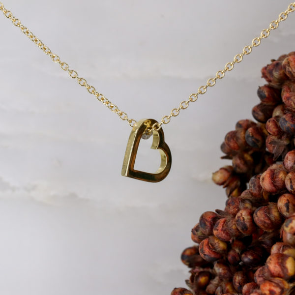 18ct yellow gold heart pendant