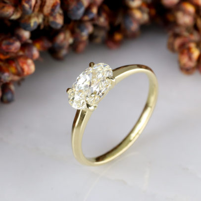 18ct yellow gold east-west set pale yellow diamond
