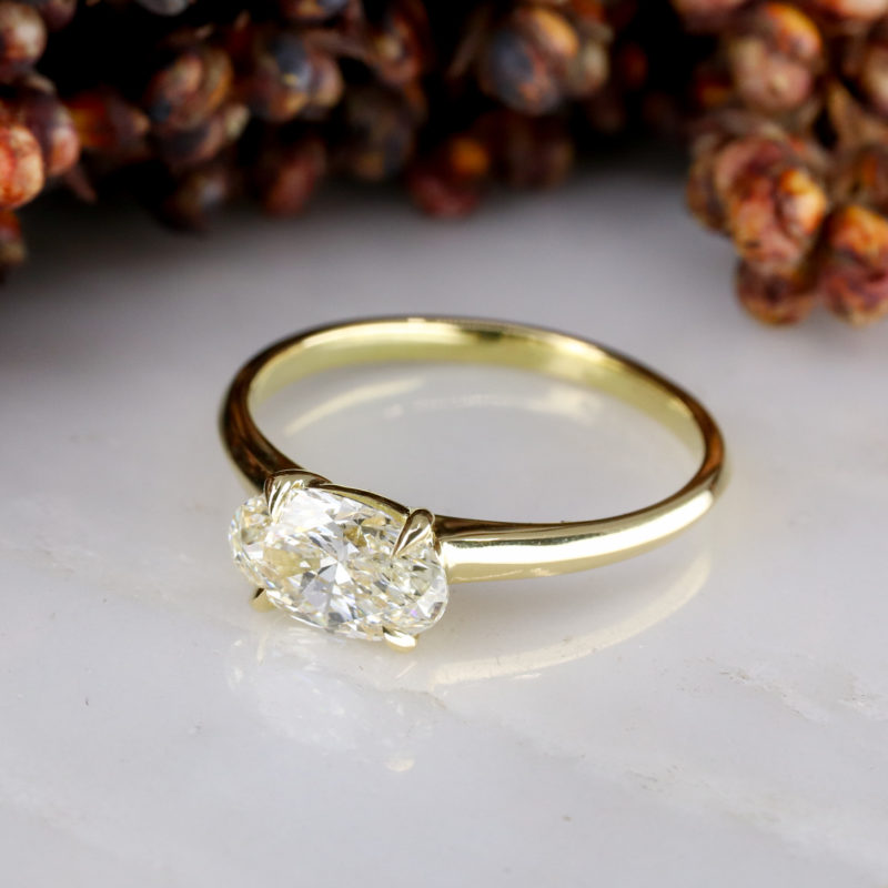 18ct yellow gold east-west set pale yellow diamond
