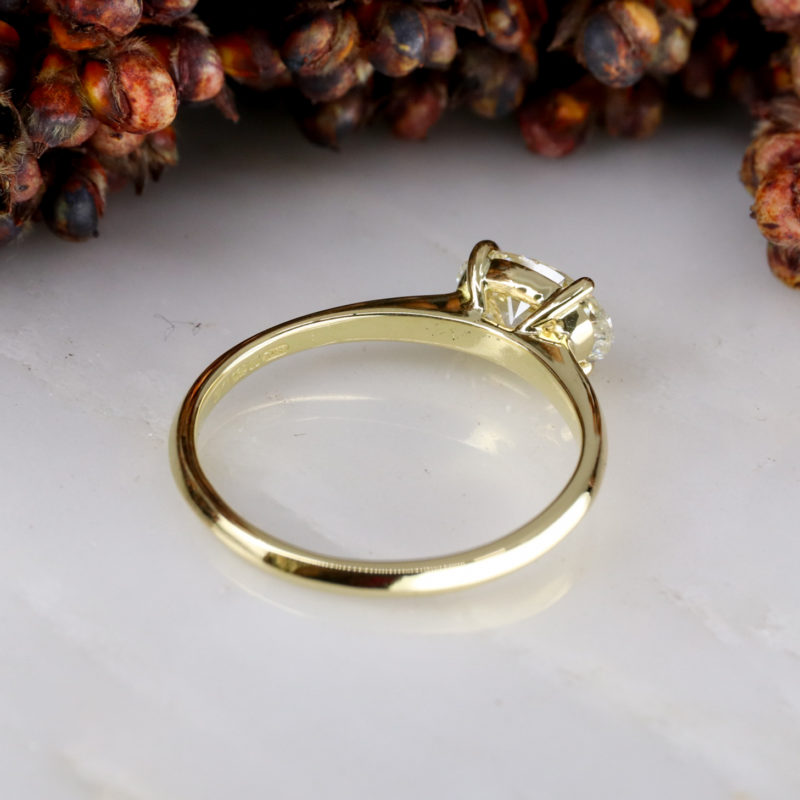 18ct yellow gold east-west set pale yellow diamond