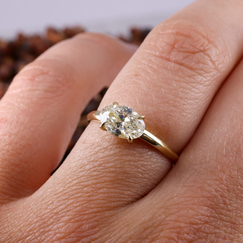 18ct yellow gold east-west set pale yellow diamond