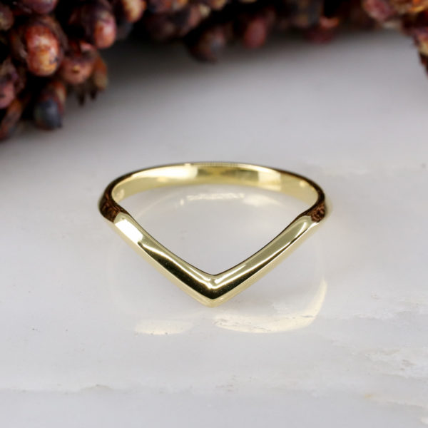 18ct yellow gold Chevron Coco wedding band