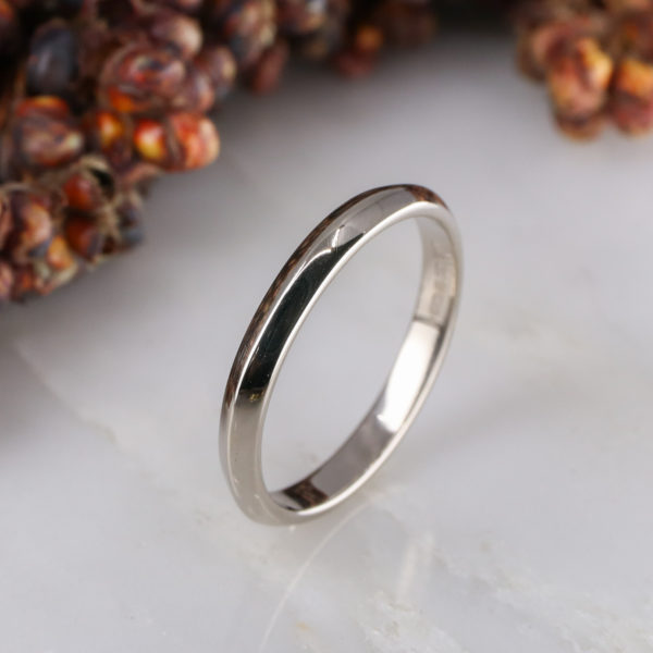 18ct white gold Classic coco wedding band