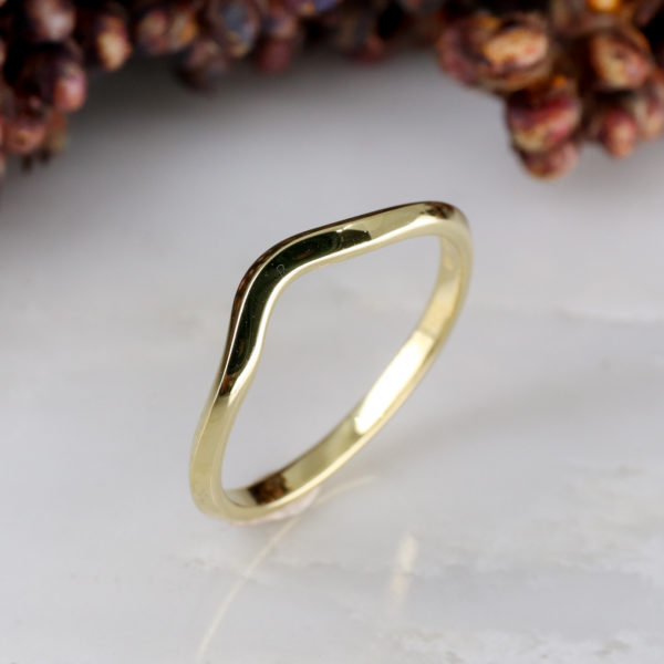 18ct yellow gold fine coco wave wedding band