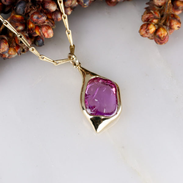 9ct yellow gold jelly bean pendant with pink sapphire