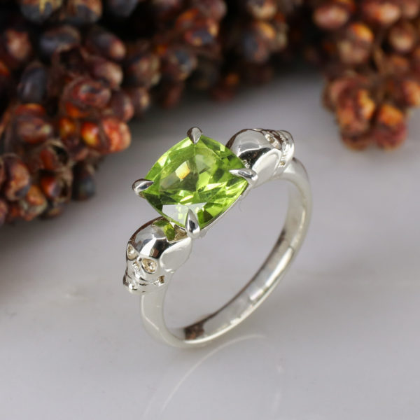 peridot double skull ring