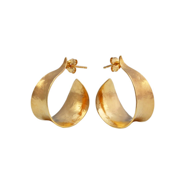Medium curl hoop earrings in gold vermeil.