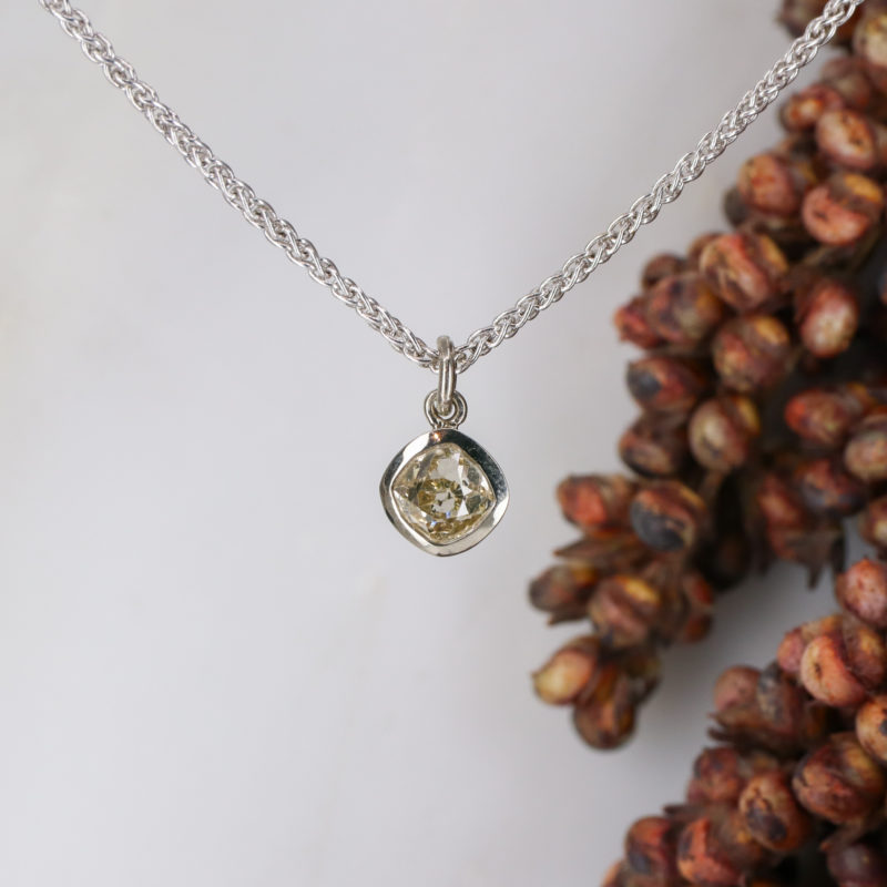 18ct white gold Vintage pre-loved cushion cut diamond pendant